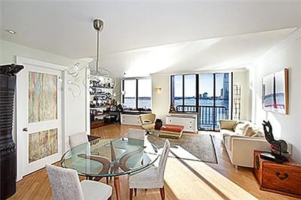 Sold by R New York | media 17