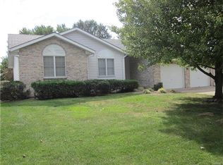 212 Cross Creek Dr, Bethalto, IL