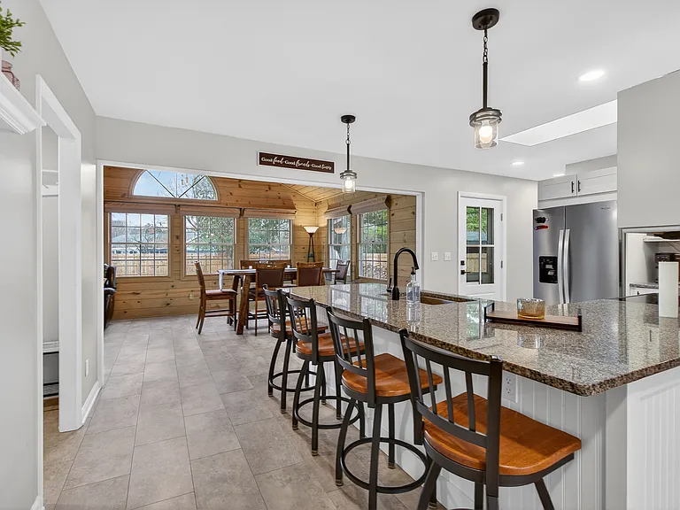 Kitchen/Eating area