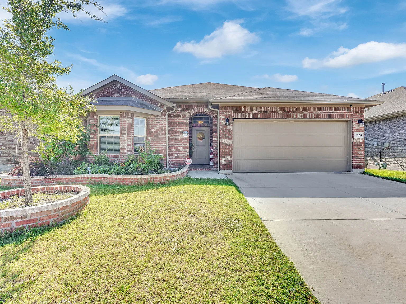 4 bed, 2200 sqft, $2,300 — Photo 1