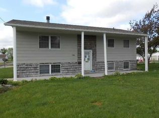 708 E 11th St, Vinton, IA