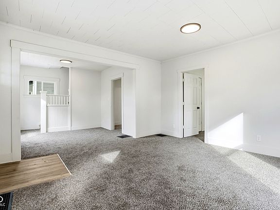 4th image of 608 E College St
