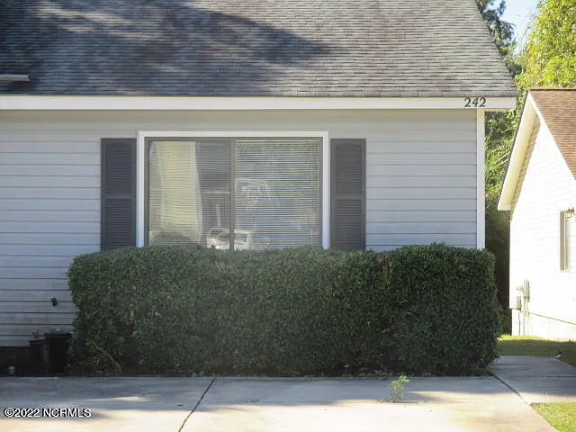 242 Easy St — Photo 1