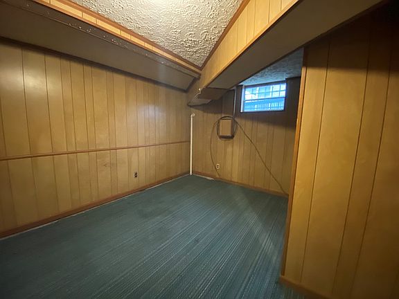 4th image of 2302 Robin Hood Dr