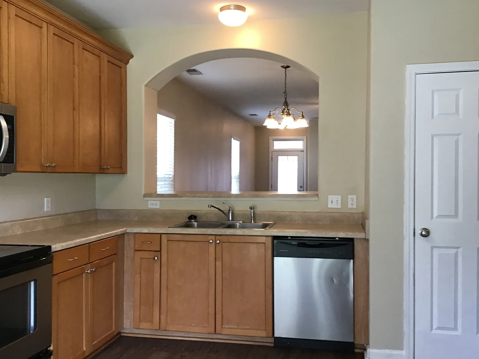 3 bed, 2.0 bath, 1820 sqft, $2,750 — Photo 2