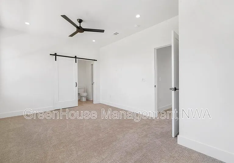 627 SW C St — Photo 16