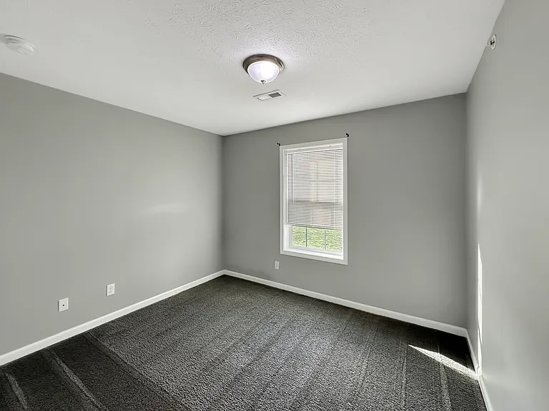 Lake Point Apartments — Photo 45