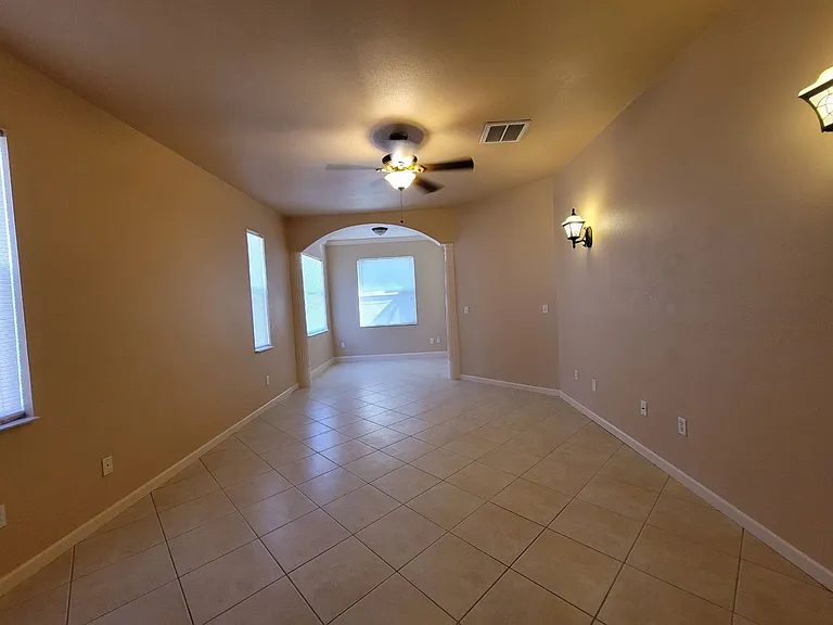3323 SW 27th Pl — Photo 8