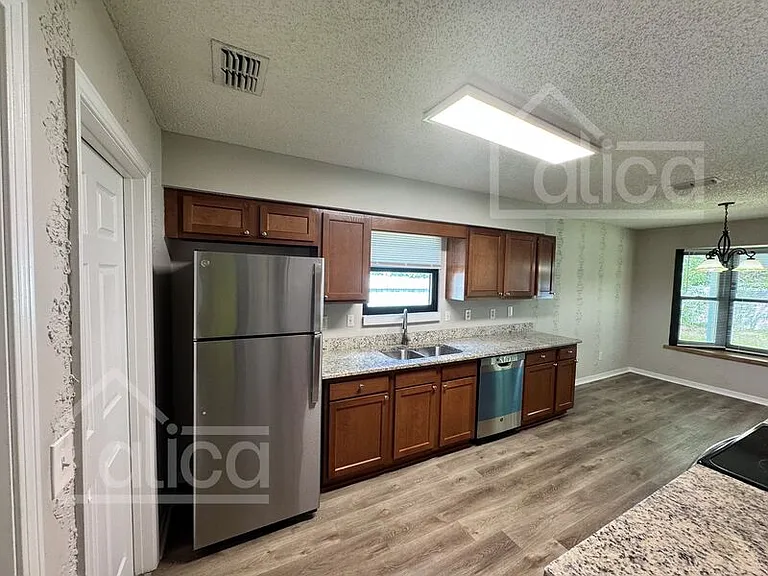 1959 Sussex Dr N — Photo 8