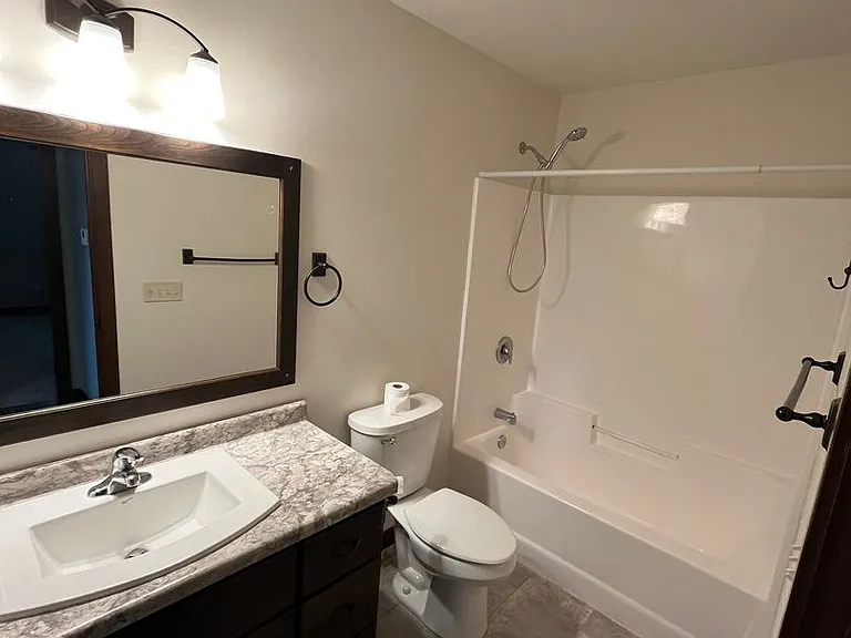 3302 White Oak Ln — Photo 6