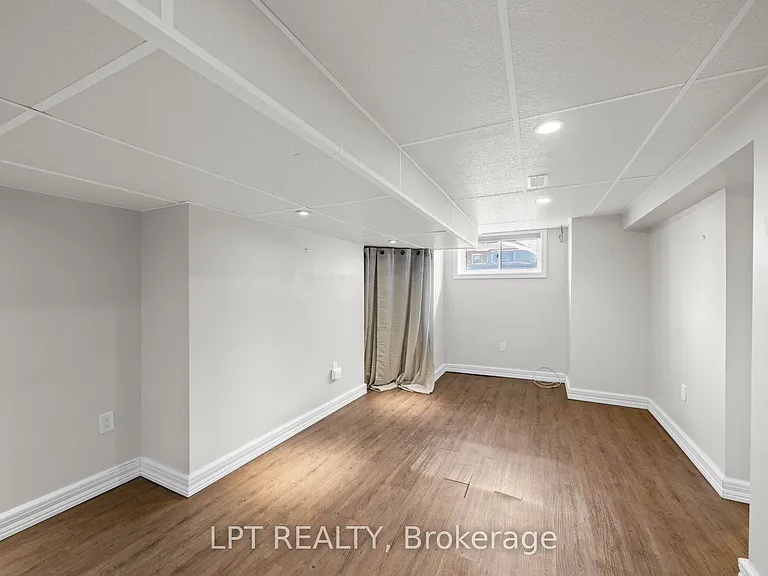126 Blackburn Ave — Photo 30