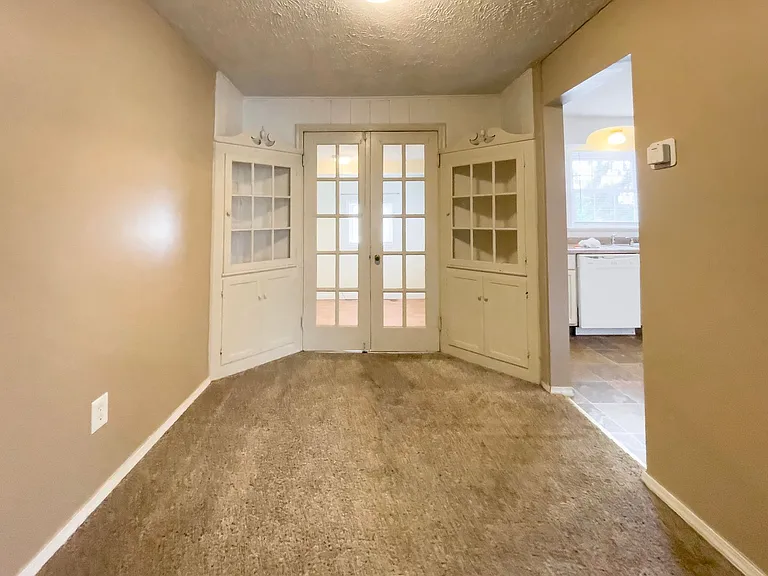 1512 N Woodridge Ave — Photo 17