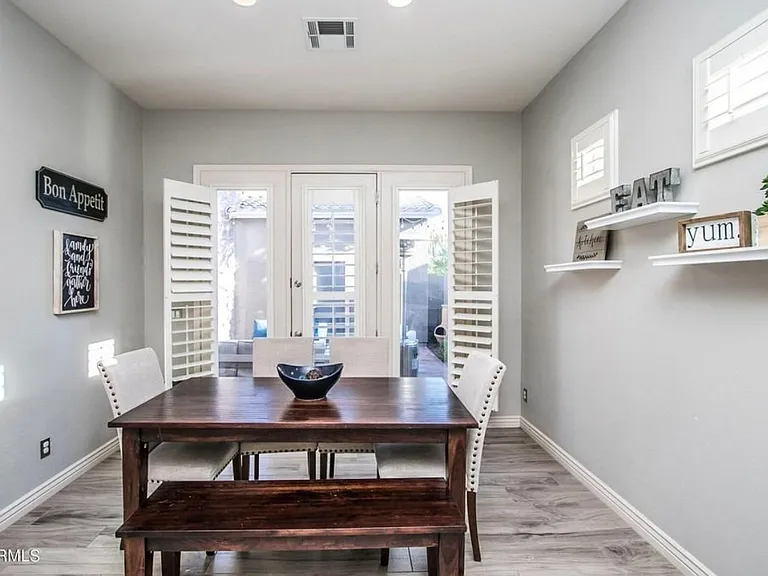 2560 E Wisteria Dr — Photo 12