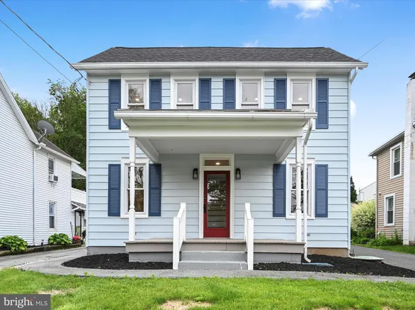 132 S State St, Brownstown, PA 17508