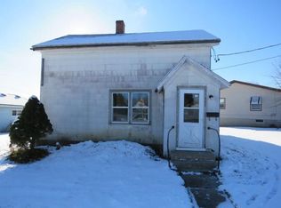 402 W Crocker St, Fox Lake, WI 53933