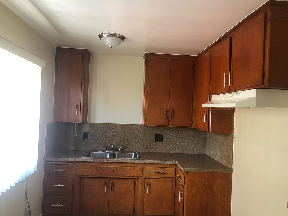 1st image of 5405 S St Andrews Pl APT 2