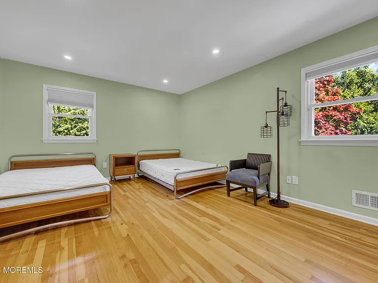 25 Surrey Ln — Photo 24