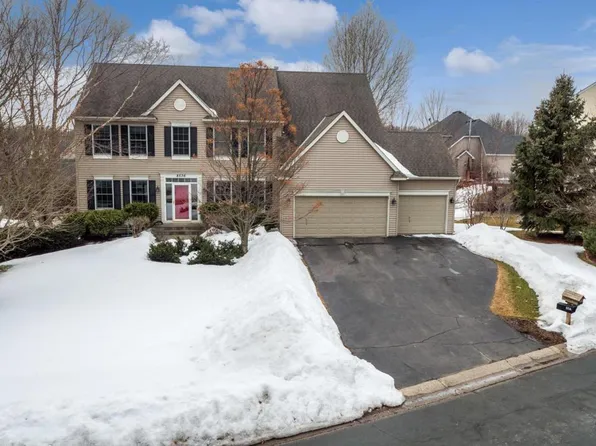 8536 Drake Ct, Chanhassen, MN 55317