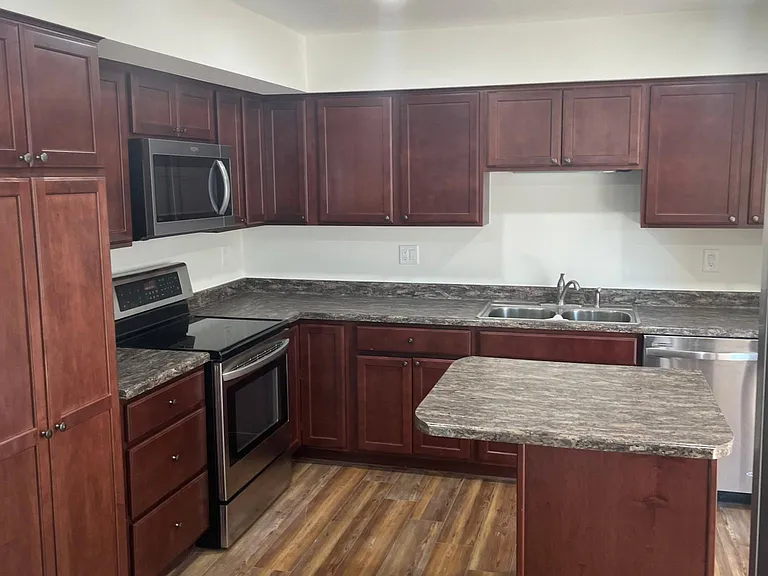 1004 Lincoln St SE — Photo 1