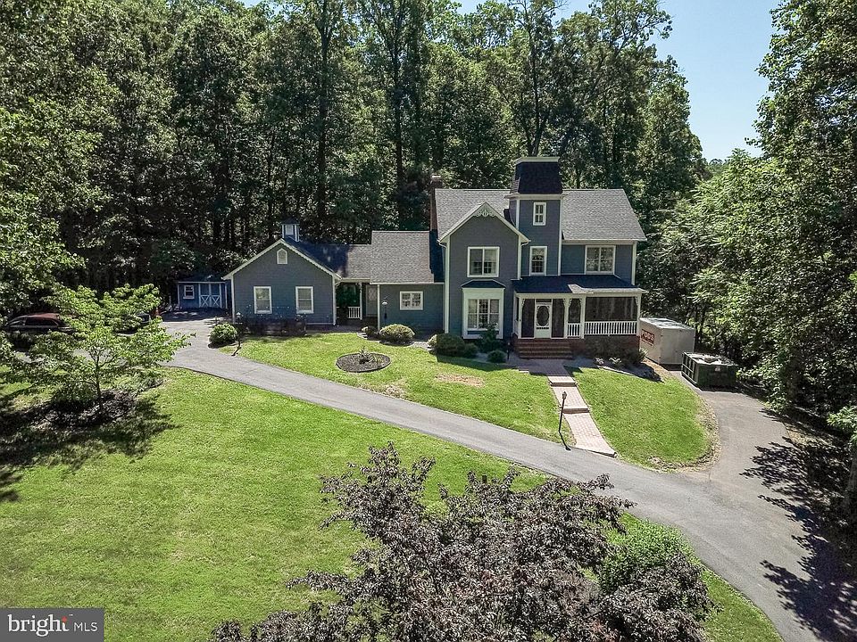 1st image of 136 Old Forest Cir