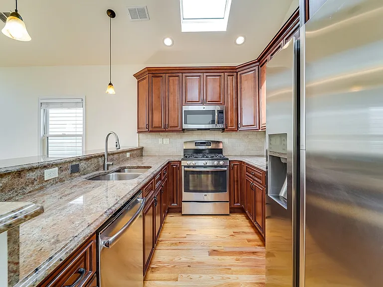 42 Zabriskie St #2 — Photo 4