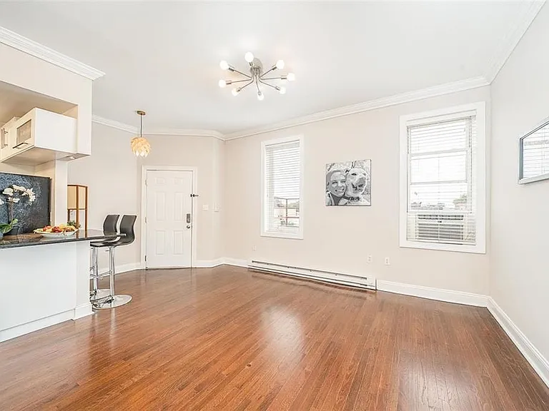 372 Communipaw Ave #4L — Photo 2