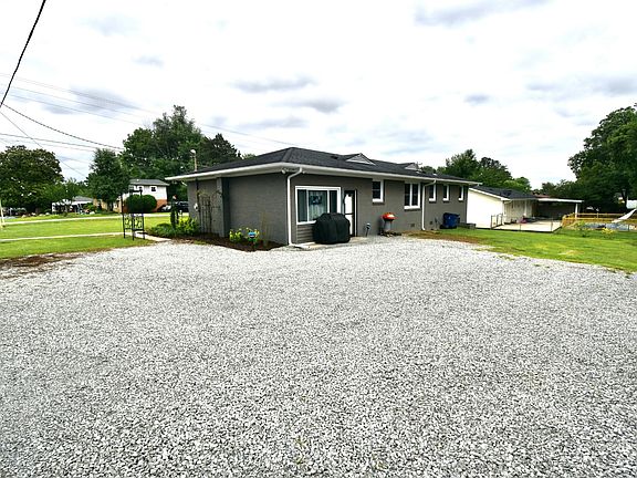 4th image of 301 Cumberland Dr