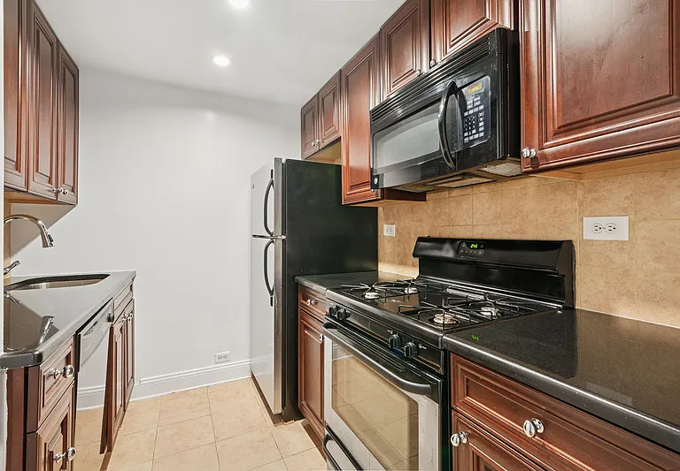 440 W 34th St #7D — Photo 5