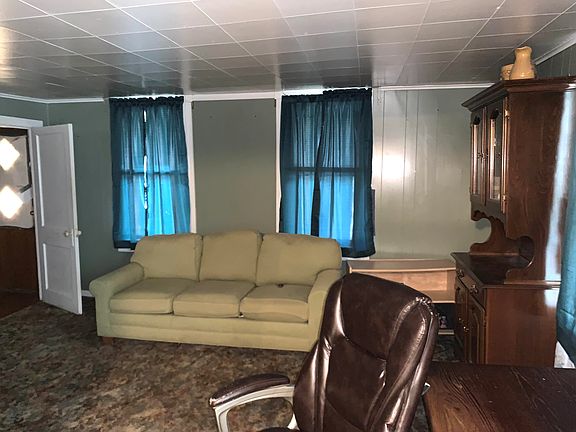 3rd image of 410 W Miller St