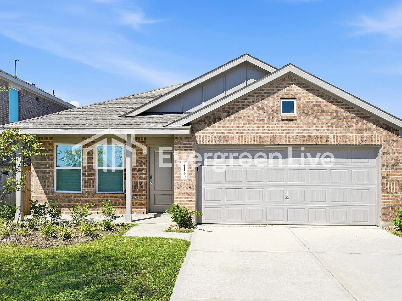 4 bed, 2.0 bath, 1924 sqft, $2,090 — Photo 1