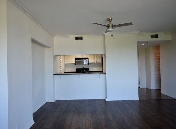 5th image of 3481 Lakeside Dr NE APT 2308