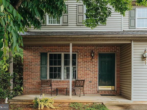 2nd image of 126 Bainbridge Cir