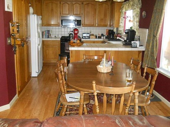 4th image of 441 Verona Pl