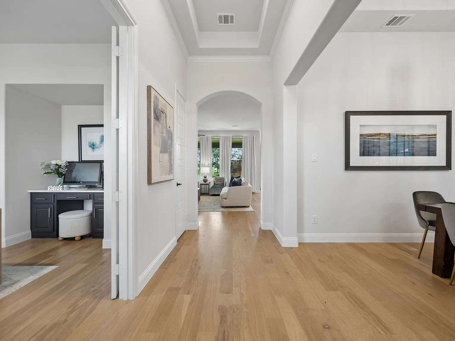 3 bed, 2412 sqft, $3,900 — Photo 4