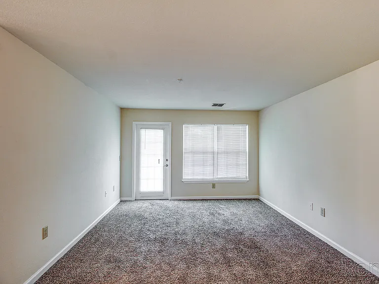 Hallmark at Oak Ridge Apartments — Photo 17