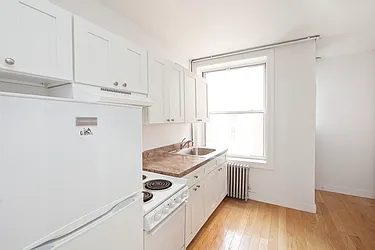 Rented by R New York