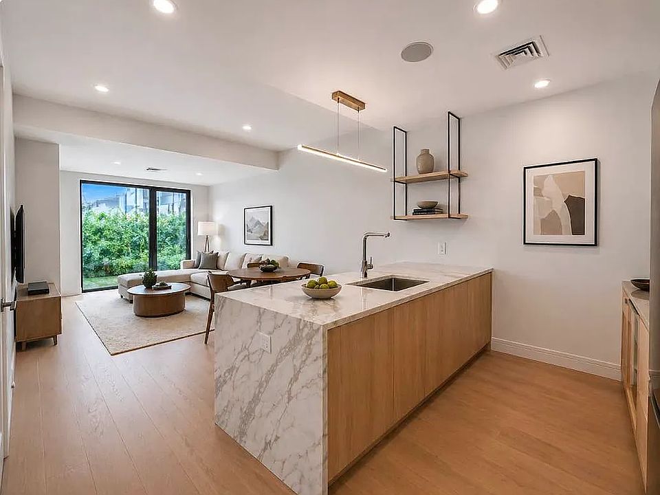 1st image of 960 Franklin Ave #255