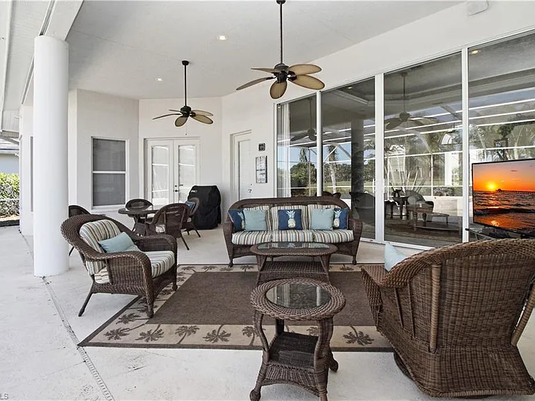 1901 Winding Oaks Way — Photo 21