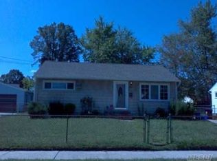 15 Floral Dr, Amityville, NY 11701