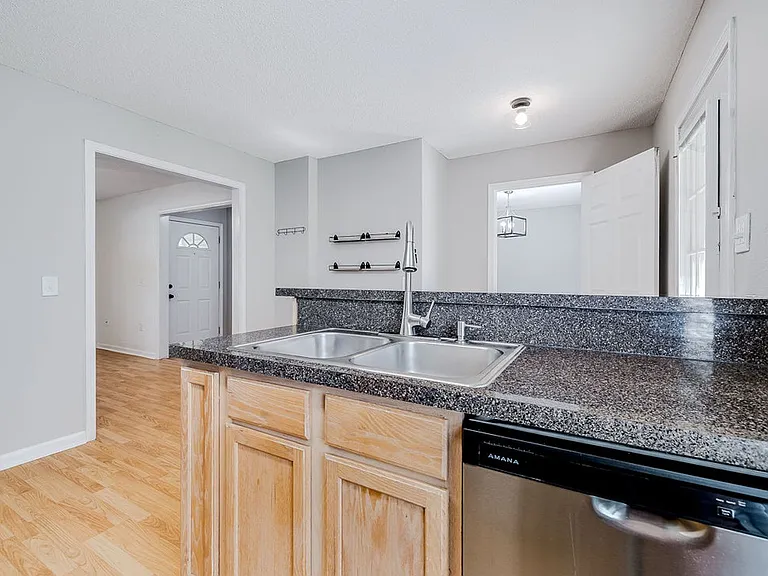 446 Shadowbrook Cir — Photo 14