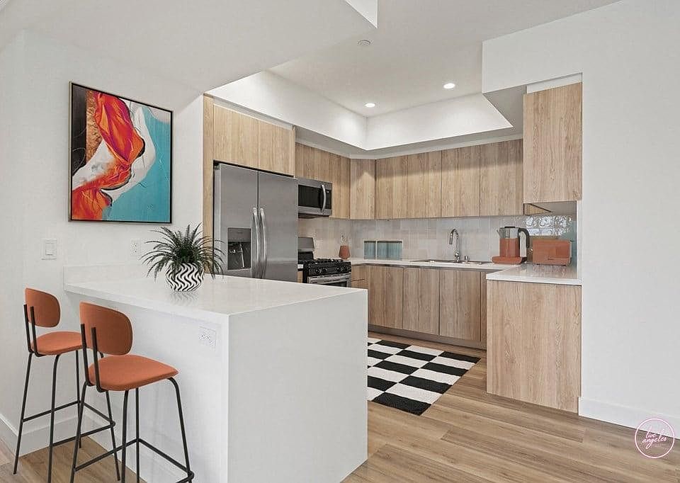 1st image of 1310 Gordon St #2B-2Ba-843Sqft