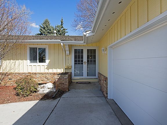 3rd image of 3613 Belden Dr