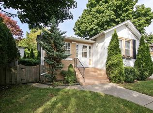 102 Green Bay Rd, Glencoe, IL