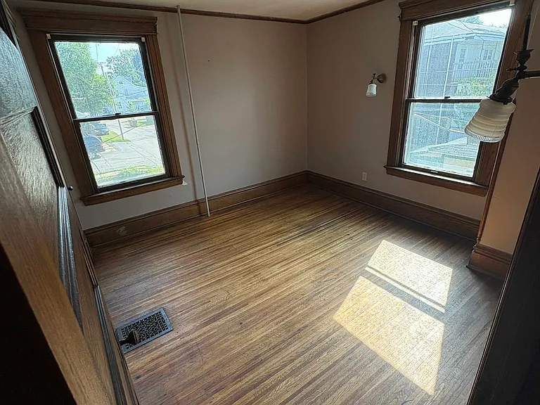 519 Park Ave — Photo 11