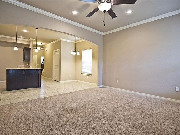 5th image of 2634 N Villa Blvd