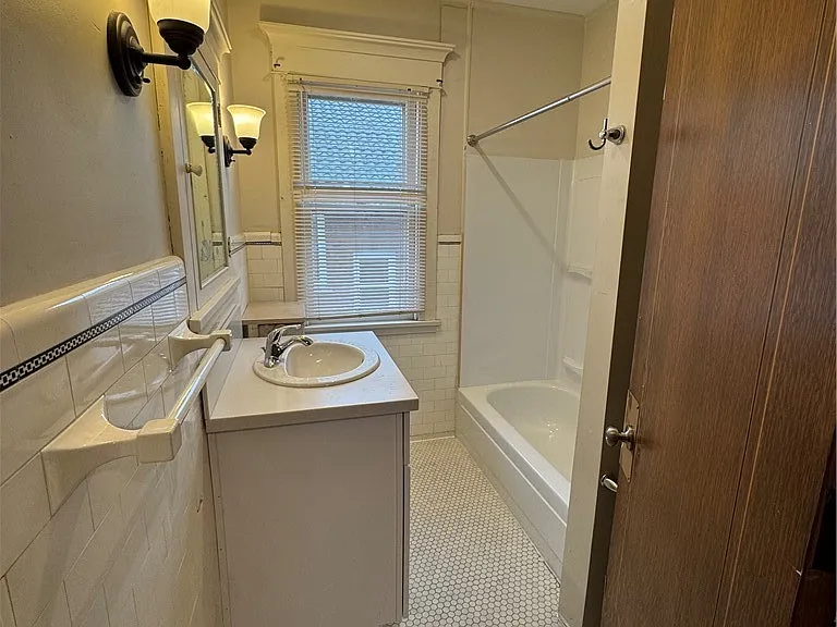 121 W Humboldt Pkwy #B — Photo 8