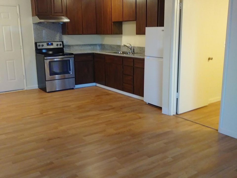 2nd image of 1405 Eucalyptus Ave APT 2