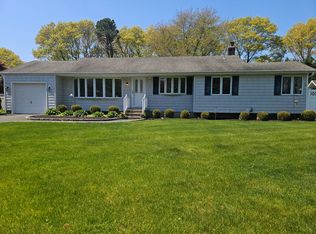 20 Gina Ave, Holbrook, NY 11741