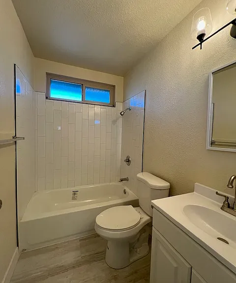 1041 W 9th St #B — Photo 7