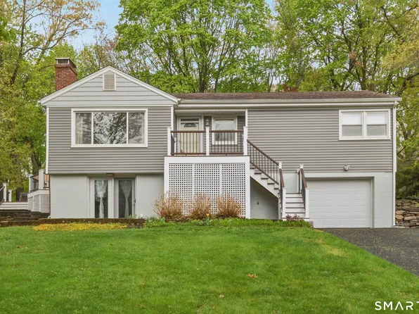 9 Round Hill Road, Trumbull, CT 06611